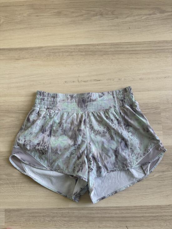 lululemon athletica Pants - Lululemon Hotty Hot High-Rise Lined Shorts Plisse Bloom Multi Mauve Grey sz 6